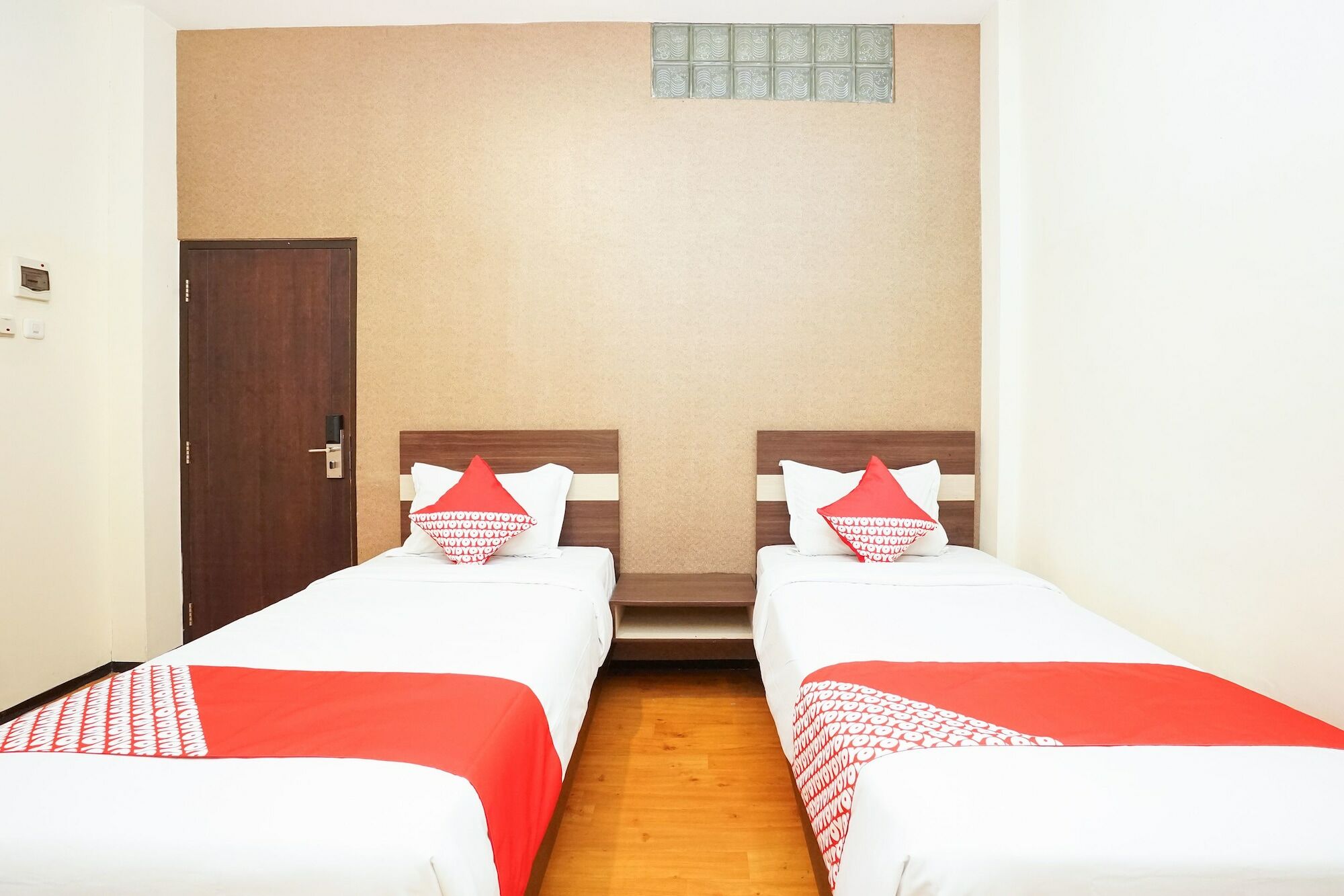 Oyo 275 Kita Hotel Surabaya